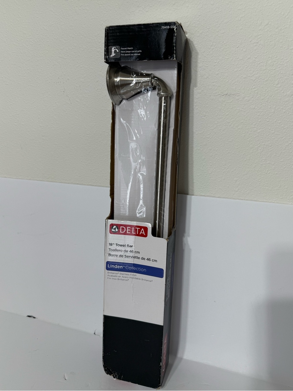 NEW Delta Towel Bar 79418-SS Linden Collection Brilliance Stainless 18" Finish